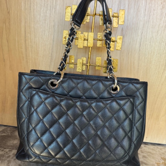 Chanel Grand Shopping Tote - Picture 2 of 9